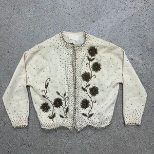 1940s Vintage Miss Boutique Floral Hand-Beaded Knit Lambswool Cream Cardigan